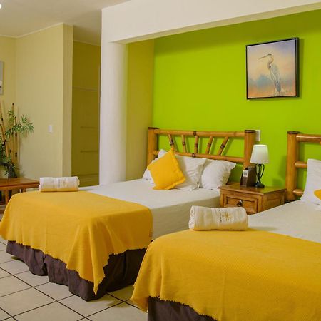 Banana Palms Hotel Rio Dulce Bagian luar foto