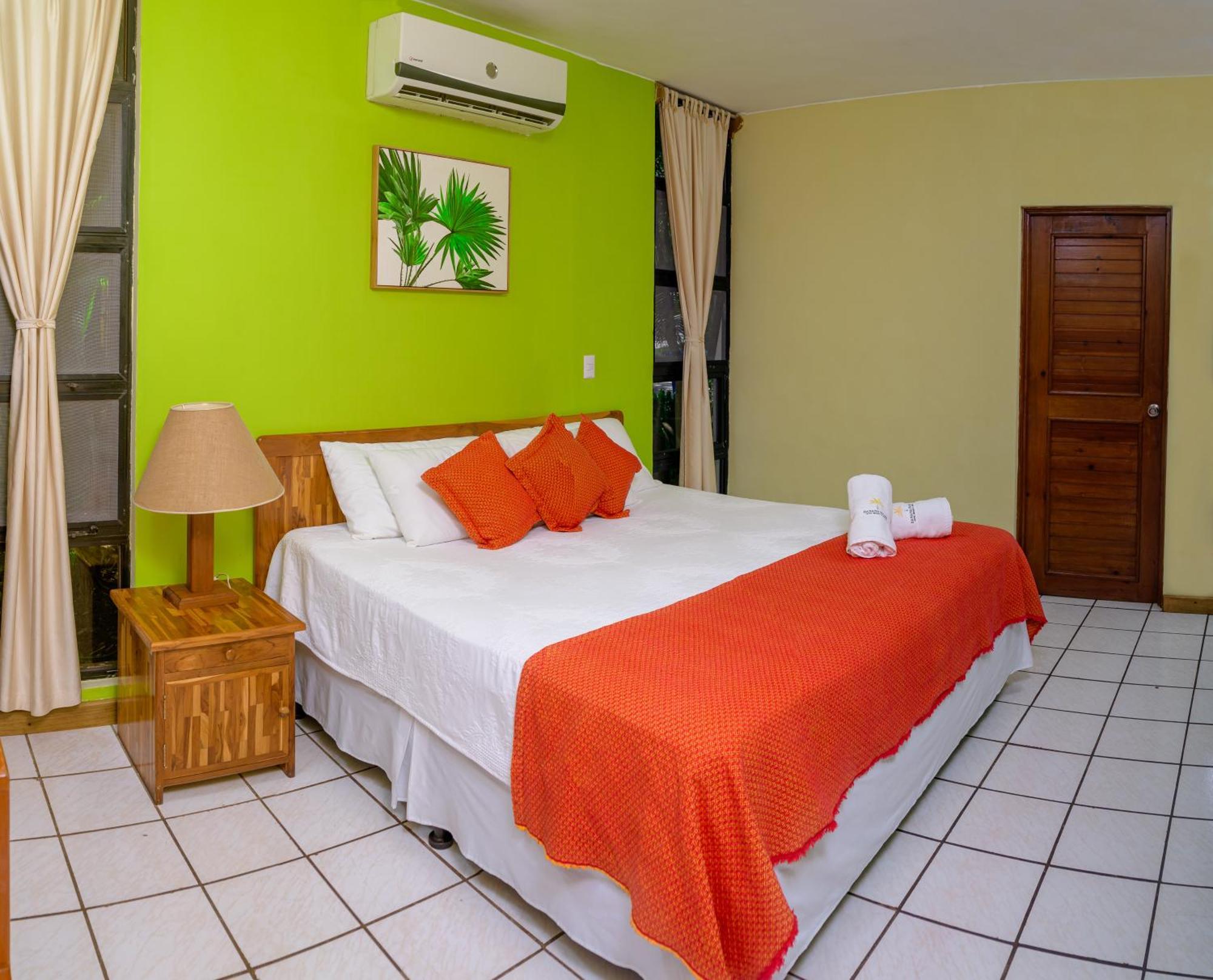 Banana Palms Hotel Rio Dulce Bagian luar foto