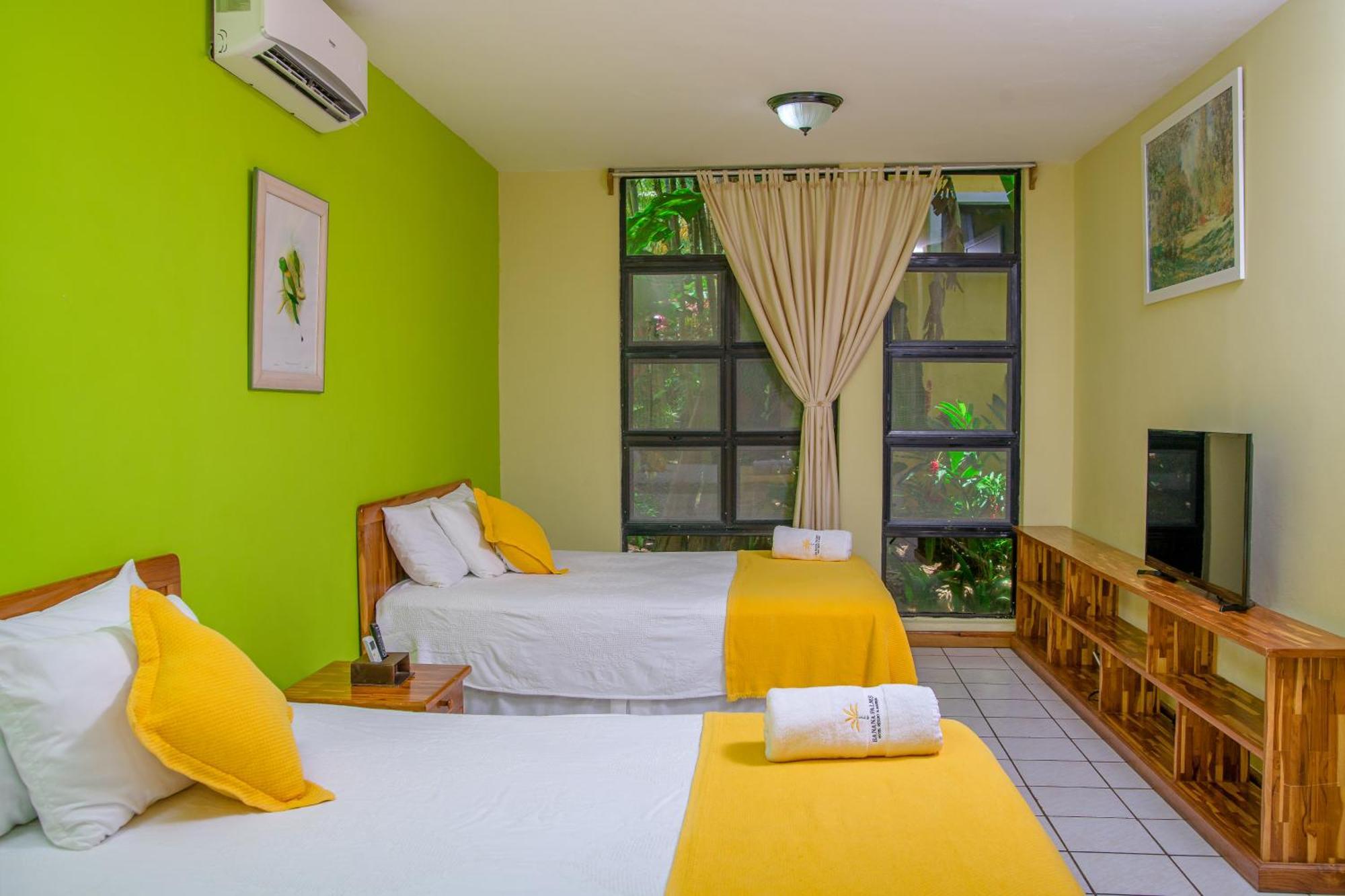 Banana Palms Hotel Rio Dulce Bagian luar foto
