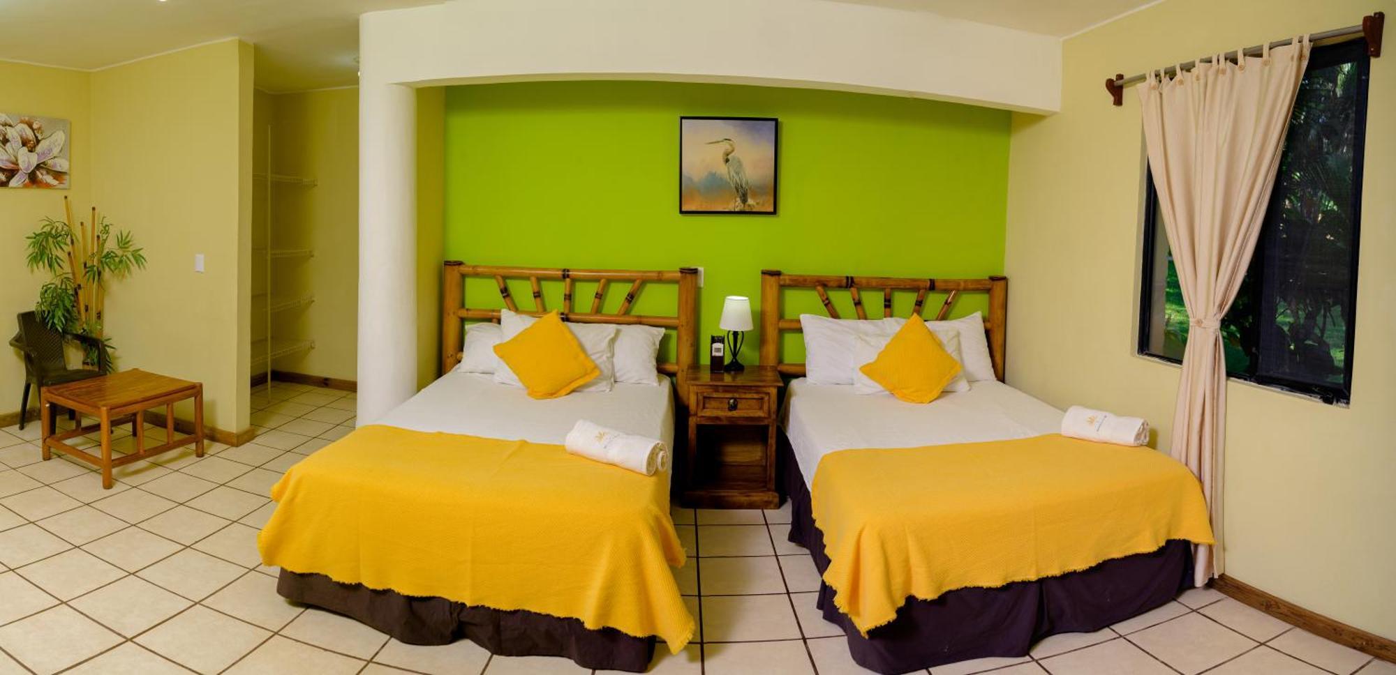 Banana Palms Hotel Rio Dulce Bagian luar foto