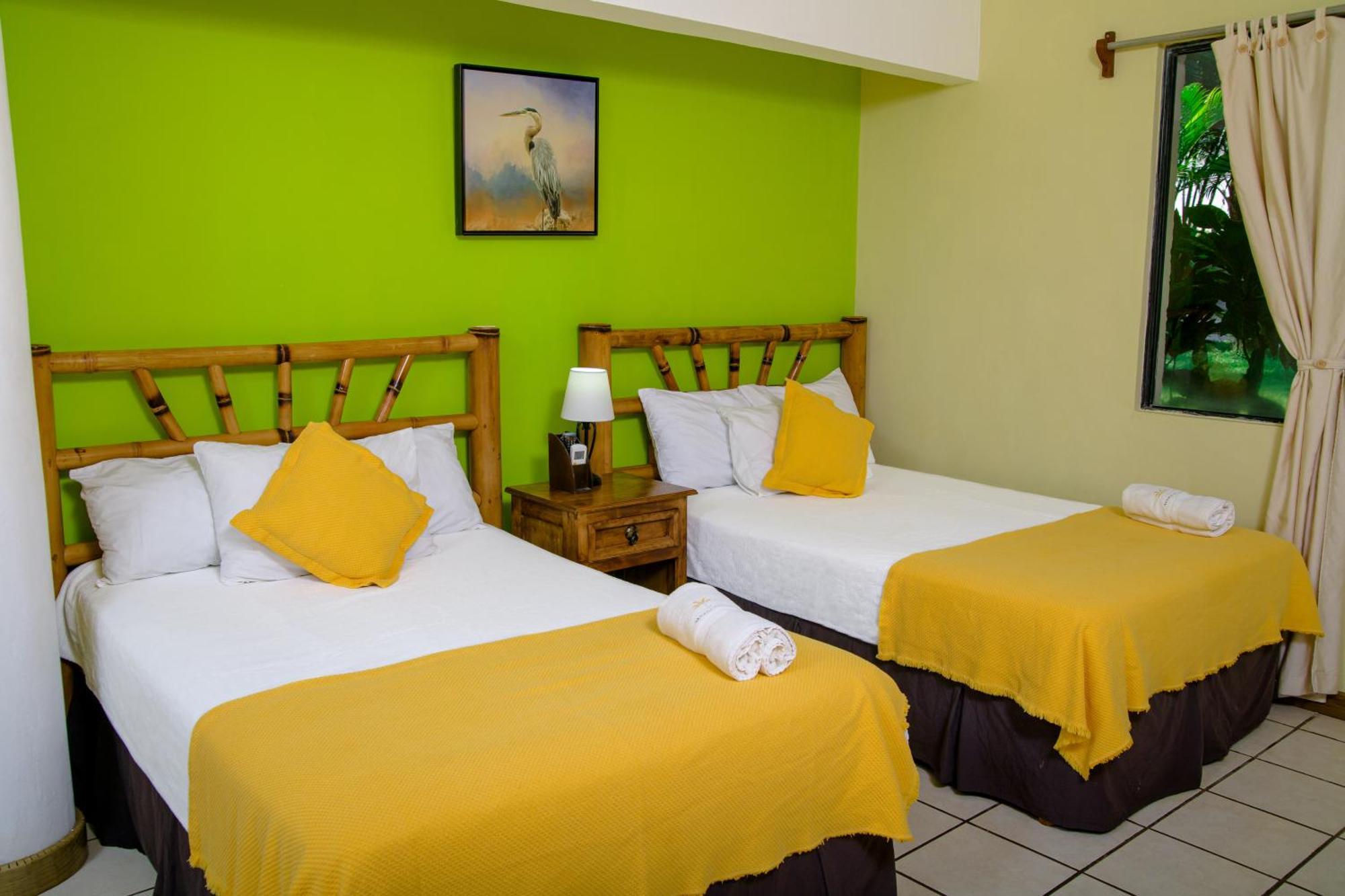 Banana Palms Hotel Rio Dulce Bagian luar foto