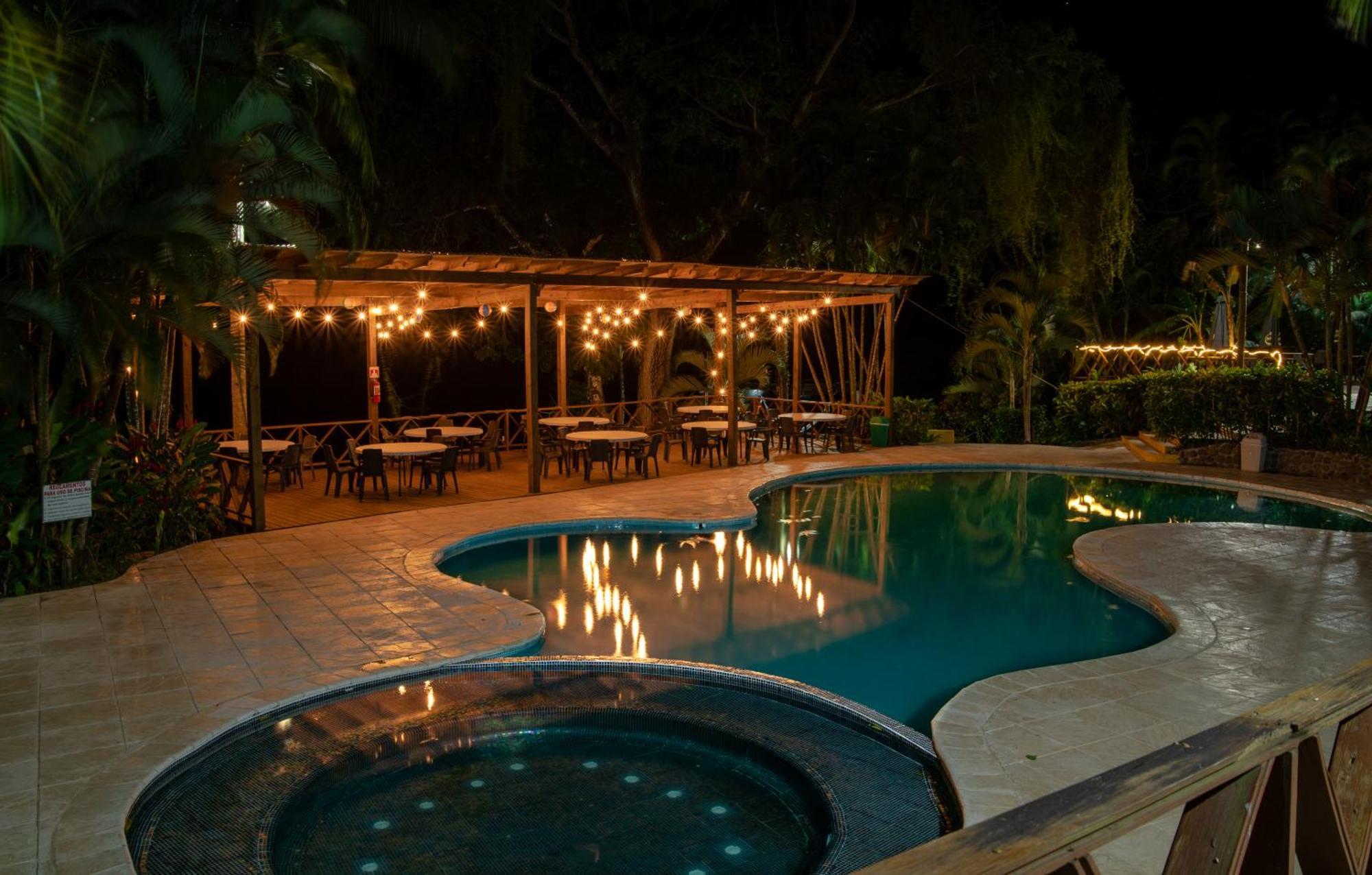Banana Palms Hotel Rio Dulce Bagian luar foto