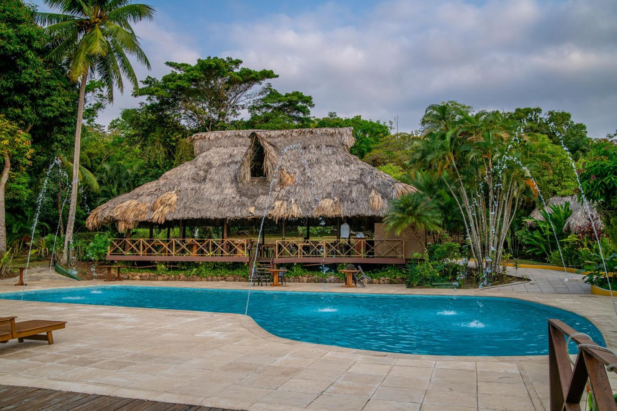 Banana Palms Hotel Rio Dulce Bagian luar foto