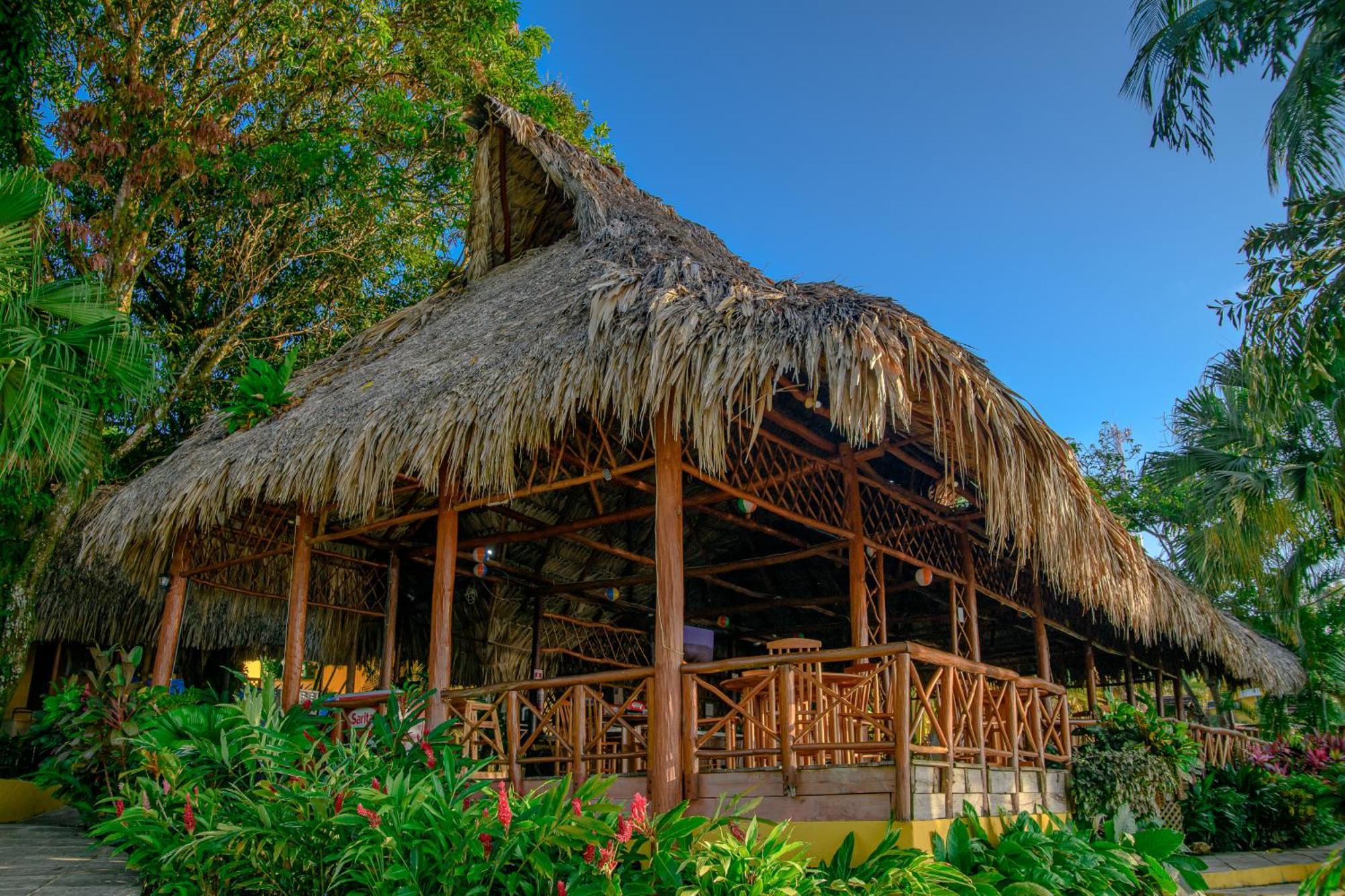 Banana Palms Hotel Rio Dulce Bagian luar foto