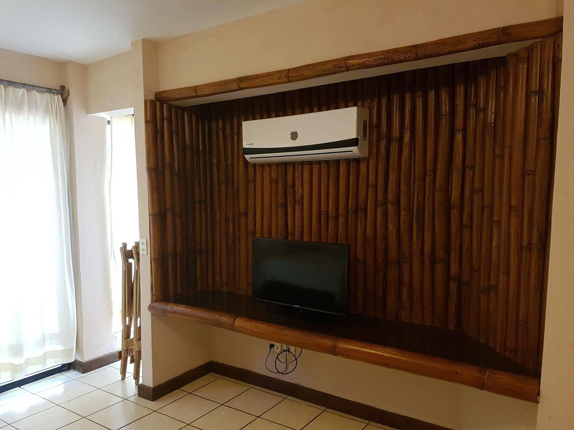 Banana Palms Hotel Rio Dulce Bagian luar foto