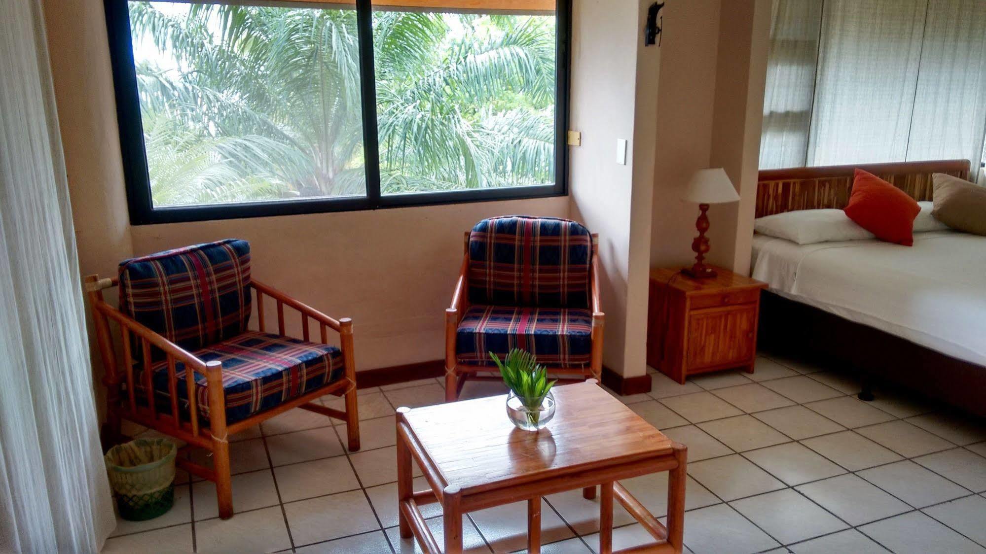 Banana Palms Hotel Rio Dulce Bagian luar foto