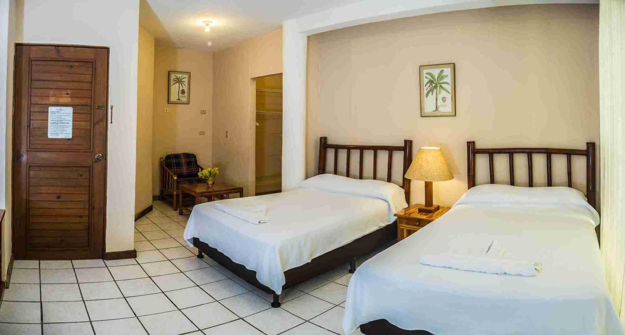 Banana Palms Hotel Rio Dulce Bagian luar foto