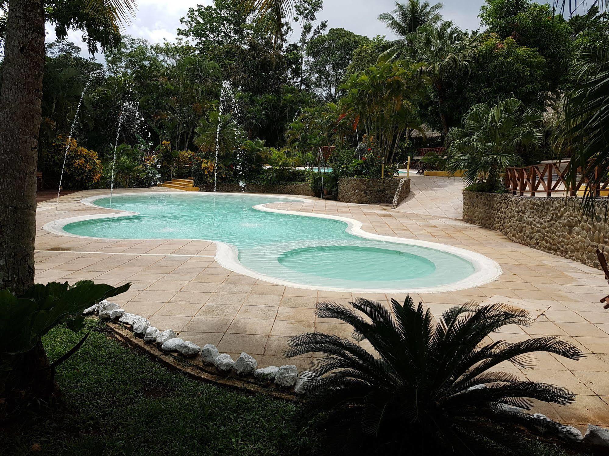 Banana Palms Hotel Rio Dulce Bagian luar foto